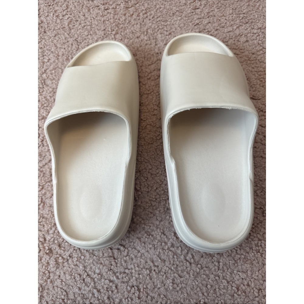 Pillow Slippers Soft Men and Women- Men's Size 7.5 Women's Size‎ 8.5